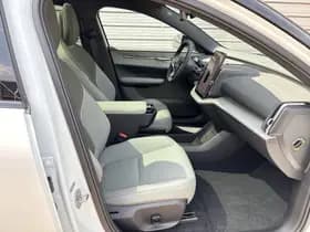 Volvo EX30 Cross Country Twin Motor Performance Ultra 69 kWh / Private lease vanaf 699,- / Cross Country Experience-pakket gratis ter waarde van €2775,- / thumbnail 14