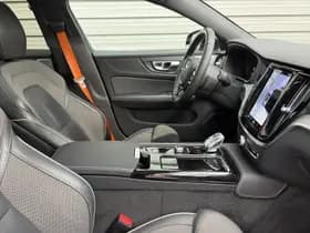 Volvo V60 2.0 T8 Plug-in hybrid AWD Plus Dark / Speciale samenstelling / 19" Velgen Black / B&W audio / Exterieur Styling Kit / thumbnail 19