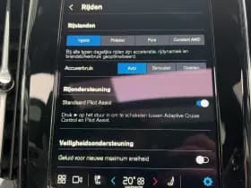 Volvo V60 2.0 T8 Plug-in hybrid AWD Plus Dark / Speciale samenstelling / 19" Velgen Black / B&W audio / Exterieur Styling Kit / thumbnail 31