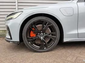 Volvo V60 2.0 T8 Plug-in hybrid AWD Plus Dark / Speciale samenstelling / 19" Velgen Black / B&W audio / Exterieur Styling Kit / thumbnail 8