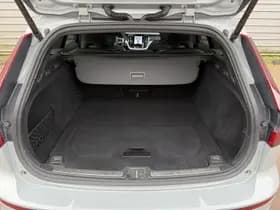 Volvo V60 2.0 T8 Plug-in hybrid AWD Plus Dark / Speciale samenstelling / 19" Velgen Black / B&W audio / Exterieur Styling Kit / thumbnail 9