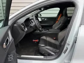 Volvo V60 2.0 T8 Plug-in hybrid AWD Plus Dark / Speciale samenstelling / 19" Velgen Black / B&W audio / Exterieur Styling Kit / thumbnail 10