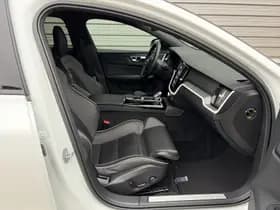 Volvo V60 T6 Plug-in hybrid AWD Plus Dark / I Love Sweden uitvoering / Exterieur Styling kit / 19" Velgen / Sport stoelen / thumbnail 15