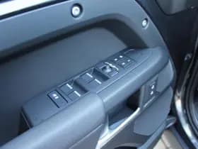 Land Rover Defender 110 P300e X-Dynamic HSE PHEV thumbnail 12