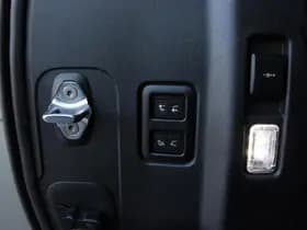 Land Rover Defender 110 P300e X-Dynamic HSE PHEV thumbnail 9