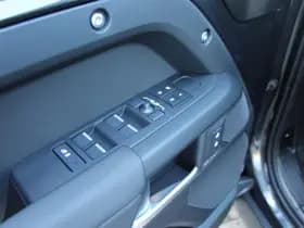 Land Rover Defender OCTA Black P635 4.4 V8 thumbnail 54