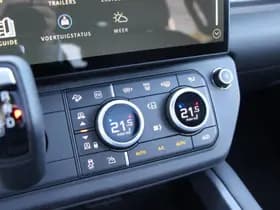 Land Rover Defender P300e 110 X-Dynamic SE PHEV thumbnail 27