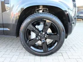 Land Rover Defender P300e 110 X-Dynamic SE PHEV thumbnail 5