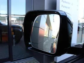 Land Rover Defender P300e 110 X-Dynamic HSE PHEV thumbnail 11