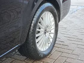 Mercedes-Benz Eqv thumbnail 17