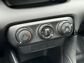 Toyota Yaris thumbnail 15