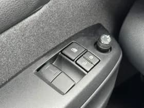 Toyota Yaris thumbnail 32