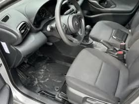 Toyota Yaris thumbnail 6