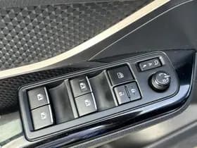 Toyota C-hr thumbnail 4