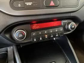 Kia Carens thumbnail 34