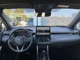 Toyota Corolla-cross thumbnail 2