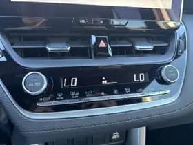 Toyota Corolla-cross thumbnail 4