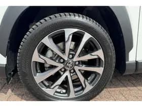 Toyota Corolla-cross thumbnail 8