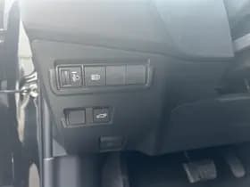 Toyota Corolla-cross thumbnail 11