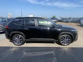 Toyota Corolla-cross thumbnail 12