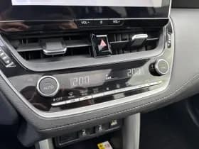 Toyota Corolla-cross thumbnail 4