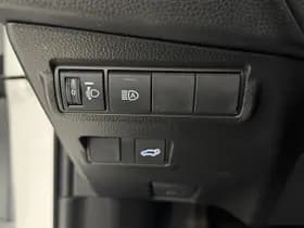 Toyota Corolla-cross thumbnail 4