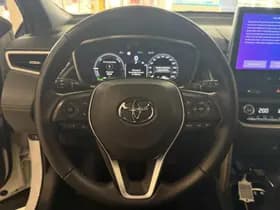 Toyota Corolla-cross thumbnail 9