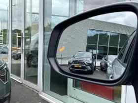 Toyota Corolla-cross thumbnail 12