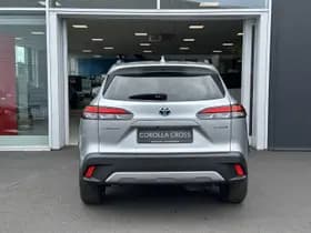 Toyota Corolla-cross thumbnail 4