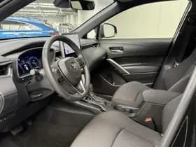 Toyota Corolla-cross thumbnail 2