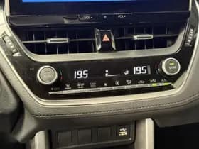 Toyota Corolla-cross thumbnail 12