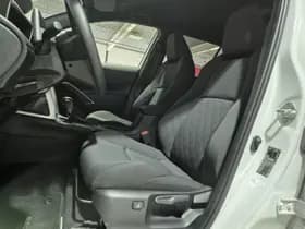 Toyota Corolla-cross thumbnail 3