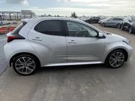 Toyota Yaris thumbnail 12