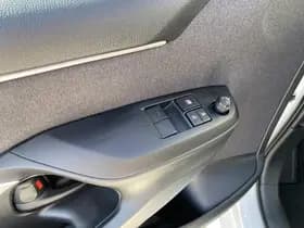 Toyota Yaris thumbnail 58