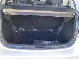 Toyota Yaris thumbnail 10