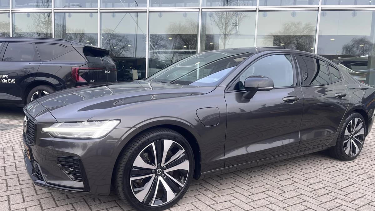 Volvo S60 — foto 1