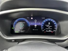 Toyota Corolla-cross thumbnail 3