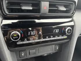 Toyota Yaris-cross thumbnail 4