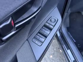 Toyota C-hr thumbnail 24