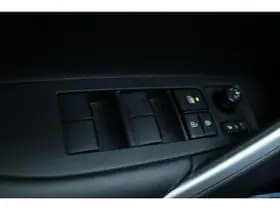 Toyota Corolla-cross thumbnail 14