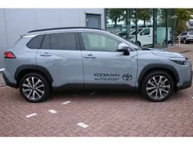 Toyota Corolla-cross thumbnail 3