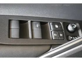 Toyota Corolla-cross thumbnail 15