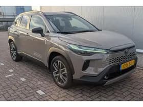 Toyota Corolla-cross thumbnail 3