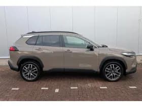 Toyota Corolla-cross thumbnail 4