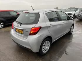 Toyota Yaris thumbnail 12