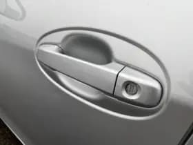 Toyota Yaris thumbnail 17