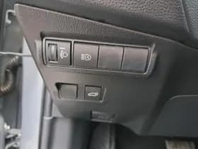 Toyota Corolla-cross thumbnail 12