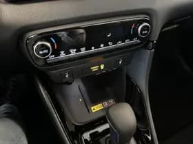 Toyota Yaris thumbnail 12