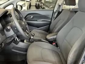 Kia Rio thumbnail 3