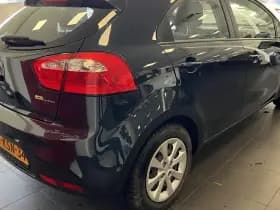 Kia Rio thumbnail 25